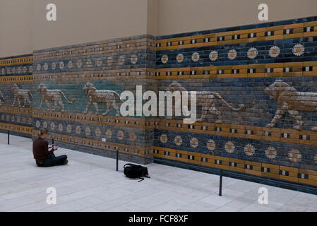 Berlin, ville allemande, l'Allemagne, l'Europe. La reconstruction de la voie processionnelle de Babylone au Musée de Pergame, Pergamonmuseum Banque D'Images