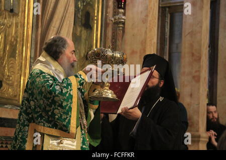 Israël, Jérusalem, Patriarche grec orthodoxe Théophile III, sur l'Exaltation de la Croix, au Katholikon, l'église du Saint Sépulcre Banque D'Images