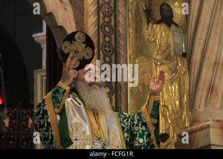 Israël, Jérusalem, Patriarche grec orthodoxe Théophile III, sur l'Exaltation de la Croix, au Katholikon, l'église du Saint Sépulcre Banque D'Images