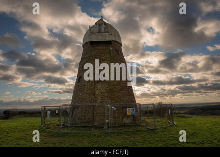 Moulin à vent du 18ème siècle sur Halnaker Hill près de Chichester, West Sussex, UK Banque D'Images