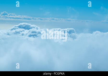 Fond de Ciel bleu avec des nuages Banque D'Images