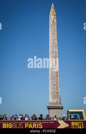 Les touristes SUR LA PLACE DE LA CONCORDE Banque D'Images