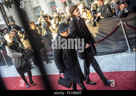 Céline Dion et sa famille arrivent à son mari René Angélil's Funeral a été célébré à l'ancienne basilique Notre-Dame de Montréal le 22 janvier 2016. Credit : Chantal Lévesque/ZUMA/Alamy Fil Live News Banque D'Images