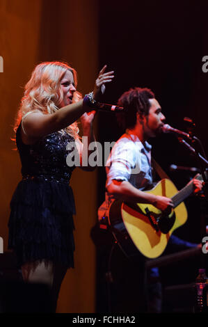 Liverpool, Royaume-Uni. 22 janvier 2016. Pays duo, les Shires, procédez comme un soutien à la lumière blanche Corrs durant leur visite à l'Echo Arena, Liverpool. © Paul Warburton/Alamy Live News Banque D'Images