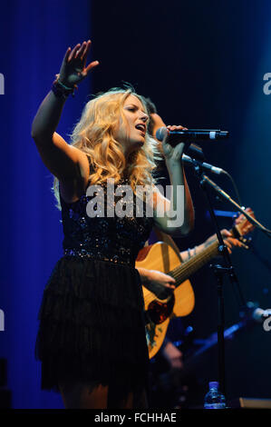 Liverpool, Royaume-Uni. 22 janvier 2016. Pays duo, les Shires, procédez comme un soutien à la lumière blanche Corrs durant leur visite à l'Echo Arena, Liverpool. © Paul Warburton/Alamy Live News Banque D'Images