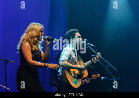 Liverpool, Royaume-Uni. 22 janvier 2016. Pays duo, les Shires, procédez comme un soutien à la lumière blanche Corrs durant leur visite à l'Echo Arena, Liverpool. © Paul Warburton/Alamy Live News Banque D'Images