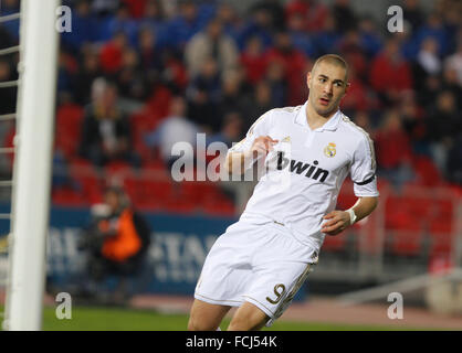 Français du Real Madrid Karim Benzema joueur de soccer au cours des gestes d'un match contre Mallorca, dans l'île des Baléares espagnoles Banque D'Images