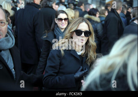 Montréal, Canada. 22 janvier, 2016. Julie Snyder arrivedto les funérailles de l'agent canadien des artistes René Angélil, le mari de la chanteuse Céline Dion, qui a eu lieu à la basilique Notre-Dame, Canada le 22 janvier 2016. photo : KADRI MOHAMED/IMAGESPIC imagespic Crédit :/Alamy Live News Banque D'Images