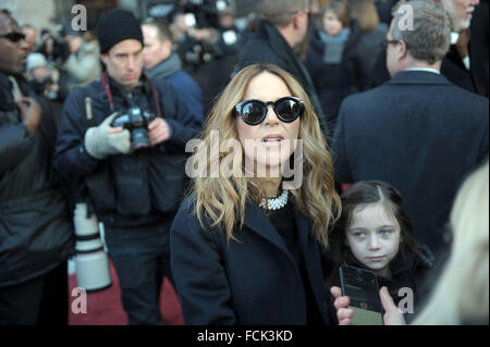 Montréal, Canada. 22 janvier, 2016. Julie Snyder arrivedto les funérailles de l'agent canadien des artistes René Angélil, le mari de la chanteuse Céline Dion, qui a eu lieu à la basilique Notre-Dame, Canada le 22 janvier 2016. photo : KADRI MOHAMED/IMAGESPIC imagespic Crédit :/Alamy Live News Banque D'Images