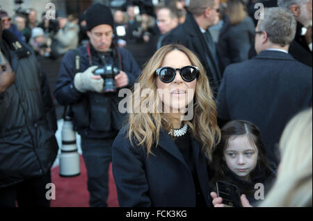 Montréal, Canada. 22 janvier, 2016. Julie Snyder arrivedto les funérailles de l'agent canadien des artistes René Angélil, le mari de la chanteuse Céline Dion, qui a eu lieu à la basilique Notre-Dame, Canada le 22 janvier 2016. photo : KADRI MOHAMED/IMAGESPIC imagespic Crédit :/Alamy Live News Banque D'Images