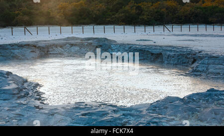 Piscine de boue. La Solfatara Pozzuoli au cratère volcanique, près de Naples. Banque D'Images