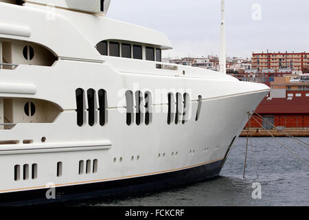 Bateau yacht amarré sur Harbour Banque D'Images