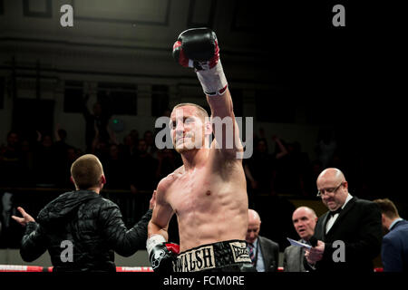 Londres, Royaume-Uni, 22 janvier 2016. Champion Poids plume britannique Ryan Walsh défend avec succès son titre contre Darren Traynor à York Hall, Angleterre. copyright Carol Moir/Alamy Live News Banque D'Images