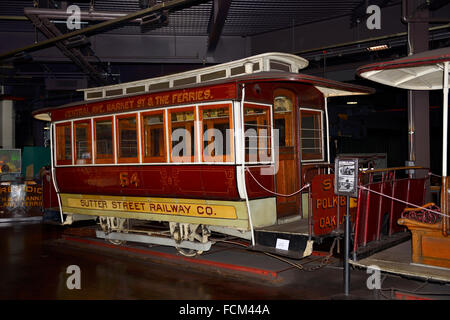 Le téléphérique historique sur l'affichage en Cable Car Museum de Nob Hill, San Francisco, California, USA Banque D'Images