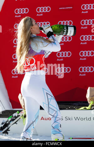 Cortina d'Ampezzo, Italie 23 janvier 2016. Lindsey Vonn (Usa) prend la 1ère place au cours de l'AUDI FIS Alpine Ski World Cup Women's downhill Race Crédit : Mauro Dalla Pozza/Alamy Live News Banque D'Images