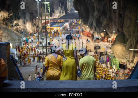 Kuala Lumpur, Malaisie, les grottes de Batu. 23 Jan, 2016. Les dévots hindous pierce différentes partie de son corps et faire des pots de lait sur leurs têtes sur des kilomètres pour célébrer l'honneur de Lord Subramaniam (Lord Murugan) dans les grottes de Batu pendant Thaipusam Festival, a observé le jour de la pleine lune au cours de la mois tamoul de Thai. © Guillaume Payen/ZUMA/Alamy Fil Live News Banque D'Images