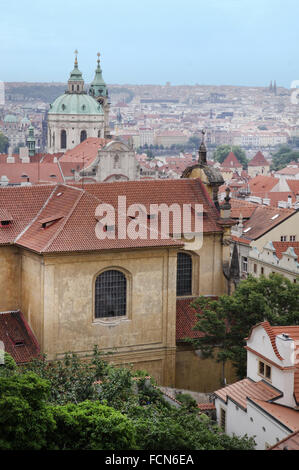 Vue depuis le château de Prague vers le Pont Charles. Banque D'Images