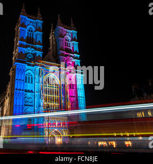 L'Abbaye de Westminster à Londres, allumé pendant le festival lumière Londres lumiere. Banque D'Images