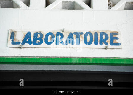 Ouanaminthe, Haïti. Jan 11, 2016. 11 janvier 2016 - Haïti - Ouanaminthe, scènes de la lab à la Santre Medico de Ouanaminthe, Haïti. Ces centres de santé sont en première ligne de surveillance du paludisme et la prévention dans le nord-est de Haïti. © David Snyder/ZUMA/Alamy Fil Live News Banque D'Images