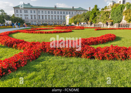 Monde célèbres jardins de Mirabell au coeur de la vieille ville de Salzbourg, Autriche Banque D'Images