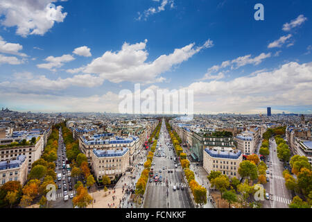 Paris et forme des Champs Elysées Arc de Triomphe Banque D'Images