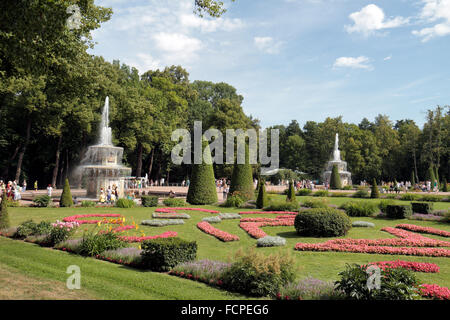 L'Rimski Fontaines, Parc inférieur, dans les motifs de la palais de Peterhof, Petergof, Saint-Pétersbourg, Russie, Nord-Ouest. Banque D'Images