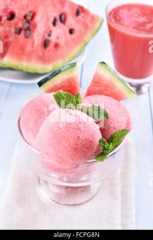 Sorbet de pastèque à la menthe décorées et des tranches Banque D'Images