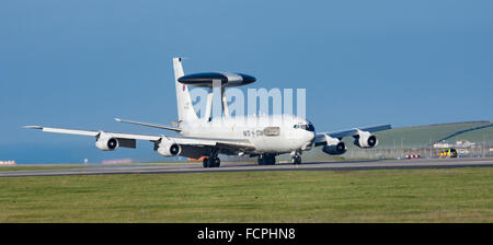 Sentry E-3A de l'OTAN dans le circuit à l'aéroport de Newquay ST Mawgan/RAF pendant environ deux heures le 20/1/2016 Banque D'Images