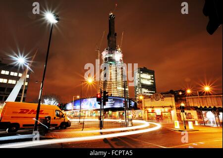 Le Shard en construction dans la nuit, London Bridge, London Banque D'Images