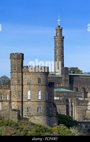 Calton Hill, le Monument Nelson et St Andrew's House, le siège du gouvernement écossais. Edimbourg, Ecosse Banque D'Images