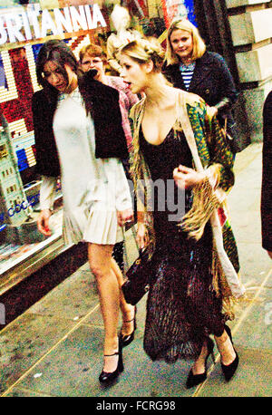 Londres, Royaume-Uni, 13 mai 2013. Daisy Lowe et Peaches Geldof sont vus arriver au Criterion Restaurant sur Piccadilly pour la projection de The Great Gatsby. Crédit : PatPhoto/Alamy Live News Banque D'Images