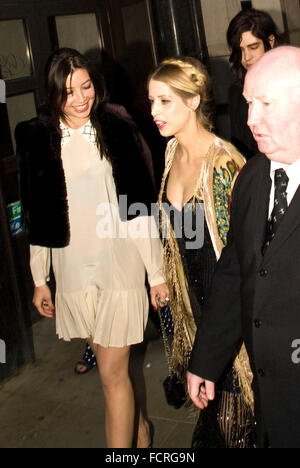 Peaches Geldof, Daisy Lowe et Thomas Cohen au Criterion Restaurant sur Piccadilly avant d'assister à l'examen préalable de la Gre Banque D'Images