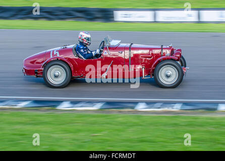 Aston Martin Ulster 1935 appartenant à Simon Draper et conduite par Matthew Draper au Goodwood Revival de 2015 Banque D'Images