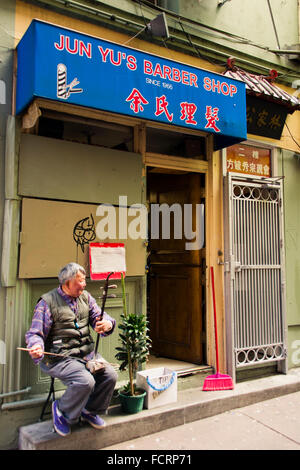 Musicien traditionnel jouant sur une rue de Chinatown, San Francisco Banque D'Images