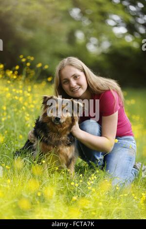 Femme et mongrel Banque D'Images