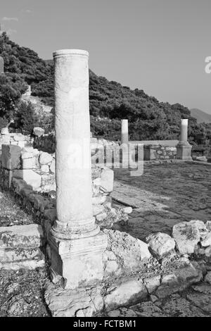 Ancien Temple et théâtre à arykanda Antalya Turquie Asie ciel et ruines Banque D'Images