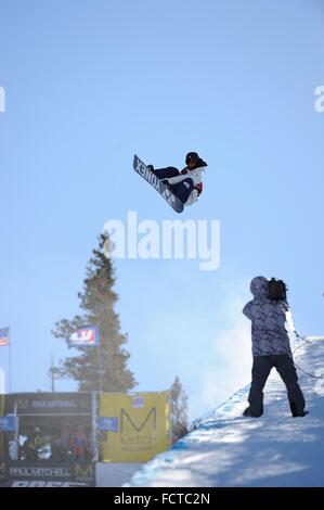 Mammoth Mountain, California, USA. 24 Jan, 2016. Ryo Aono (JPN) snowboard : Ryo Aono du Japon en compétition lors de la Coupe du Monde FIS de Ski acrobatique snowboard halfpipe hommes finale à Mammoth Mountain, California, United States . Credit : Hiroyuki Sato/AFLO/Alamy Live News Banque D'Images