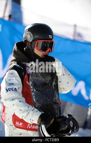 Mammoth Mountain, California, USA. 24 Jan, 2016. Ryo Aono (JPN) snowboard : Ryo Aono du Japon pendant la Coupe du Monde FIS de Ski acrobatique snowboard halfpipe hommes finale à Mammoth Mountain, California, United States . Credit : Hiroyuki Sato/AFLO/Alamy Live News Banque D'Images