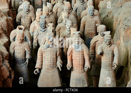 Chine, province du Shaanxi, Xi'an, Lintong site, détail de certaines des six mille statues dans l'Armée de terre cuite, 2000 Banque D'Images