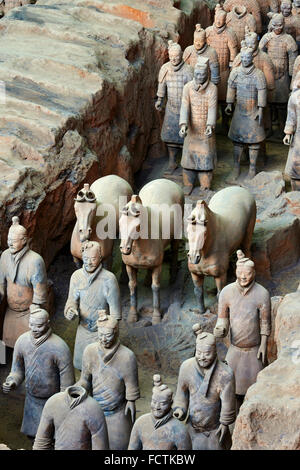 Chine, province du Shaanxi, Xi'an, Lintong site, détail de certaines des six mille statues dans l'Armée de terre cuite, 2000 Banque D'Images