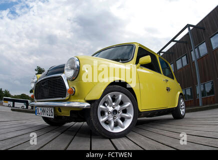 M. Bean style Mini voiture complet avec vis sur les portes Banque D'Images