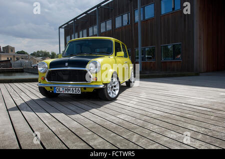 M. Bean style Mini voiture complet avec vis sur les portes Banque D'Images