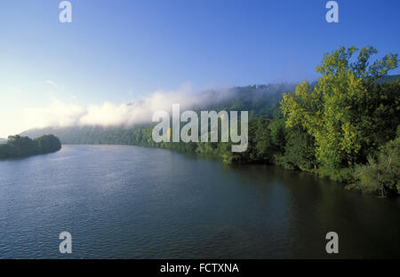 DEU, l'Allemagne, la Bavière, la rivière Main près de Neustadt au Spessart. DEU, Deutschland, Bayern, der im Spessar Neustadt bei principal Banque D'Images