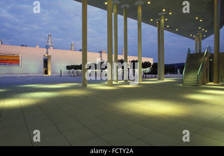 DEU, Allemagne, Bonn, vue depuis le musée d'Art de Bonn pour le musée Kunst- und Ausstellungshalle der Bundesrepublik Deutschland. DE Banque D'Images