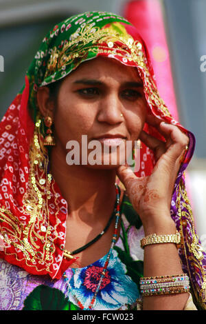 Femme en tenue traditionnelle du Rajasthan. Pushkar, Ajmer, Rajasthan, Inde Banque D'Images