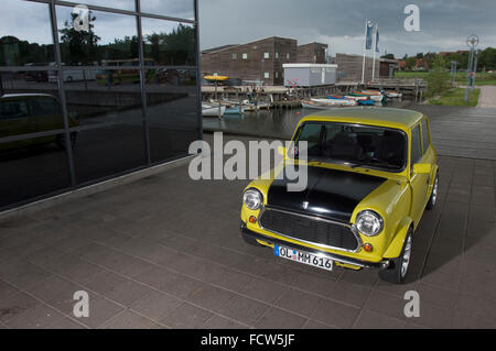 M. Bean style Mini voiture complet avec vis sur les portes Banque D'Images