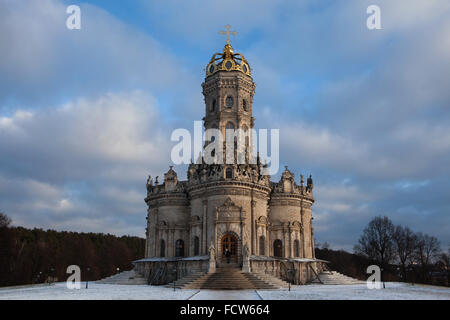 Église Dubrovitsy également connu sous le nom de l'église Notre Dame du signe en Dubrovitsy près de Moscou, Russie. Banque D'Images