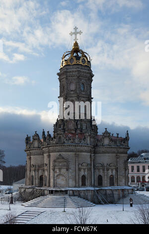 Église Dubrovitsy également connu sous le nom de l'église Notre Dame du signe en Dubrovitsy près de Moscou, Russie. Banque D'Images