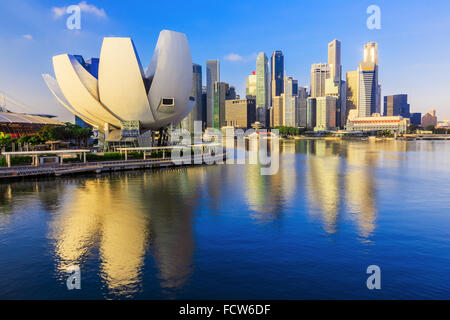 La ville de Singapour, Singapour. Marina Bay et l'horizon.