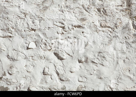 Pierre blanchis à la chaux et d'argile mur. La texture de fond. Banque D'Images